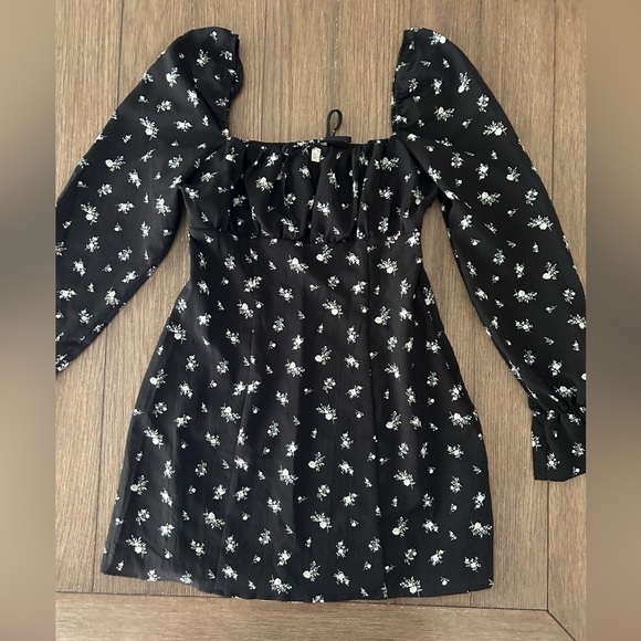 H&M Puffed Sleeve Creped A Line Mini Dress by Divided  Black Floral. Size Med - Picture 1 of 6